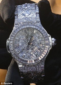 article-2112297-1211940C000005DC-876_306x423